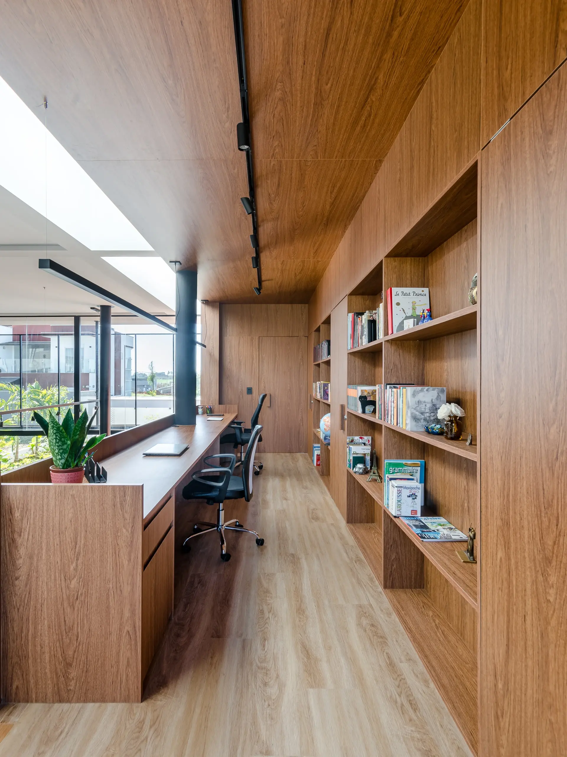 Home office planejado pela Dalmóbile, projeto de Sertão Arquitetura